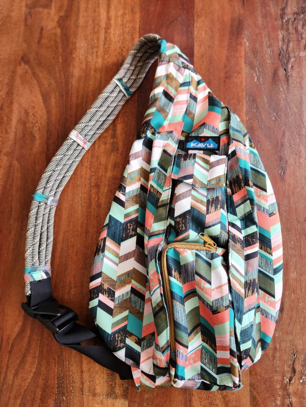 Kavu Coastal Blocks Sling Rope Bag in Teal, Coral, Black & White NWOT